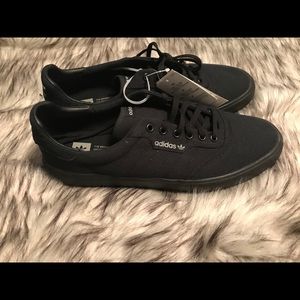Men’s size 10 Black Adidas 3MC Sneakers
